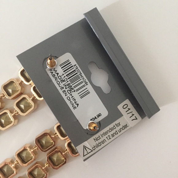 Express gold opaque glam drop earrings - Picture 3 of 3